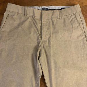 Gap Tailored Fit Lightweight Khaki